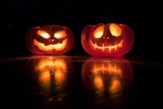 halloween pumpkins lit grinning spooky david-menidrey-unsplash