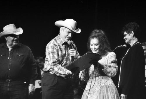 Loretta Lynn Lynn at the Paramount Theatre, Denver in 2009, with Colorado Governor Bill Ritter, who presented her with a plaque from the Colorado Country Music Hall of Fame. 